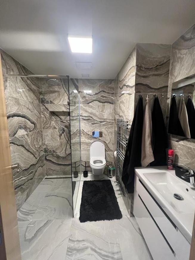 Luxusni Apartman Grand V Centru Harrachova Se Soukromou Mega Terasou, S Privatnim Parkovanim Zdarma, S Moznosti Dobijeni Wallbox Ev A Vyhledem Na Harrachovsky Kostelicek Dış mekan fotoğraf