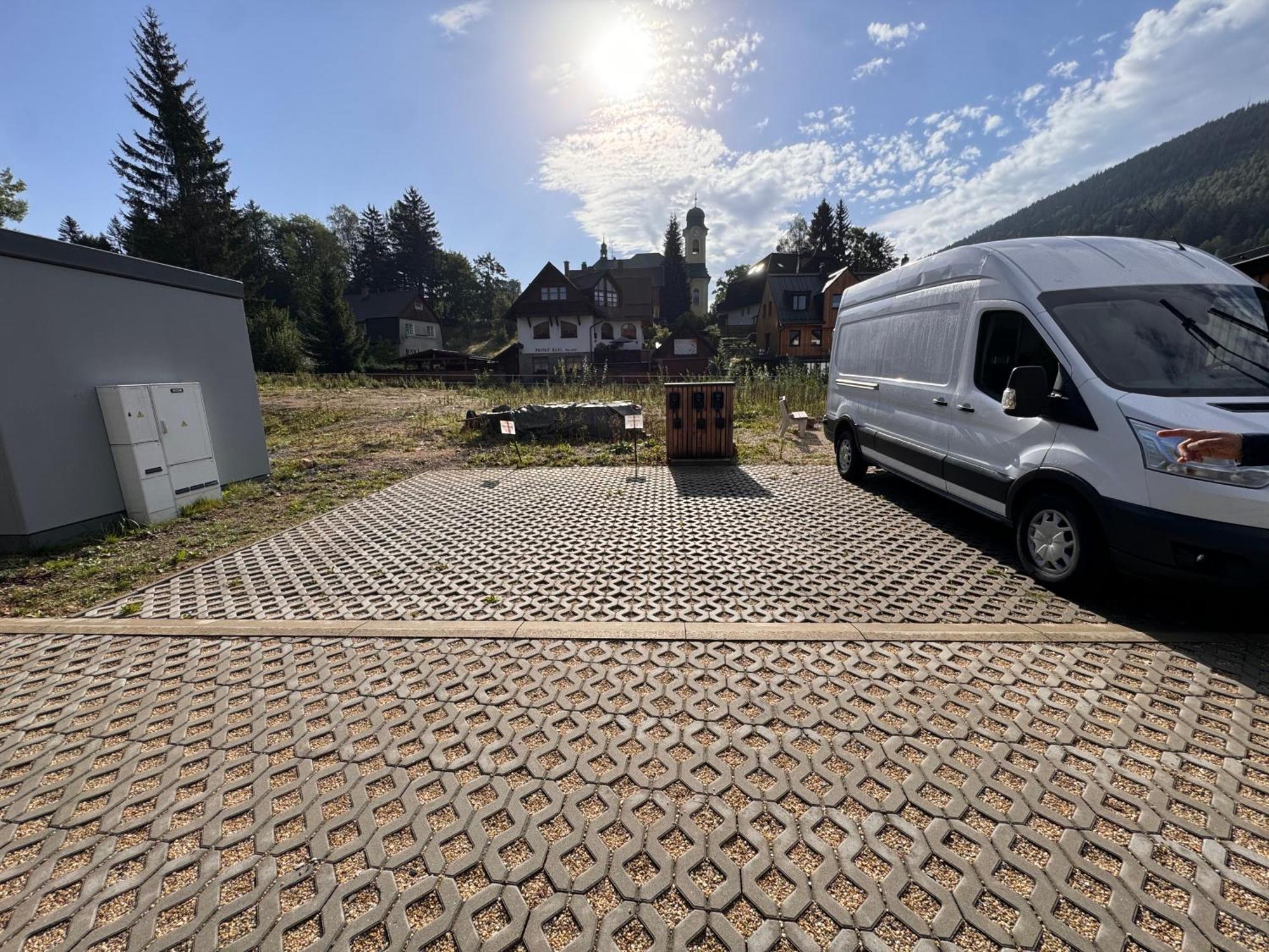 Luxusni Apartman Grand V Centru Harrachova Se Soukromou Mega Terasou, S Privatnim Parkovanim Zdarma, S Moznosti Dobijeni Wallbox Ev A Vyhledem Na Harrachovsky Kostelicek Dış mekan fotoğraf