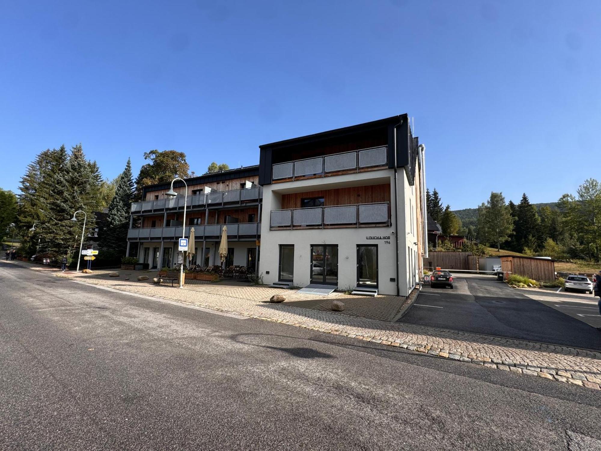 Luxusni Apartman Grand V Centru Harrachova Se Soukromou Mega Terasou, S Privatnim Parkovanim Zdarma, S Moznosti Dobijeni Wallbox Ev A Vyhledem Na Harrachovsky Kostelicek Dış mekan fotoğraf